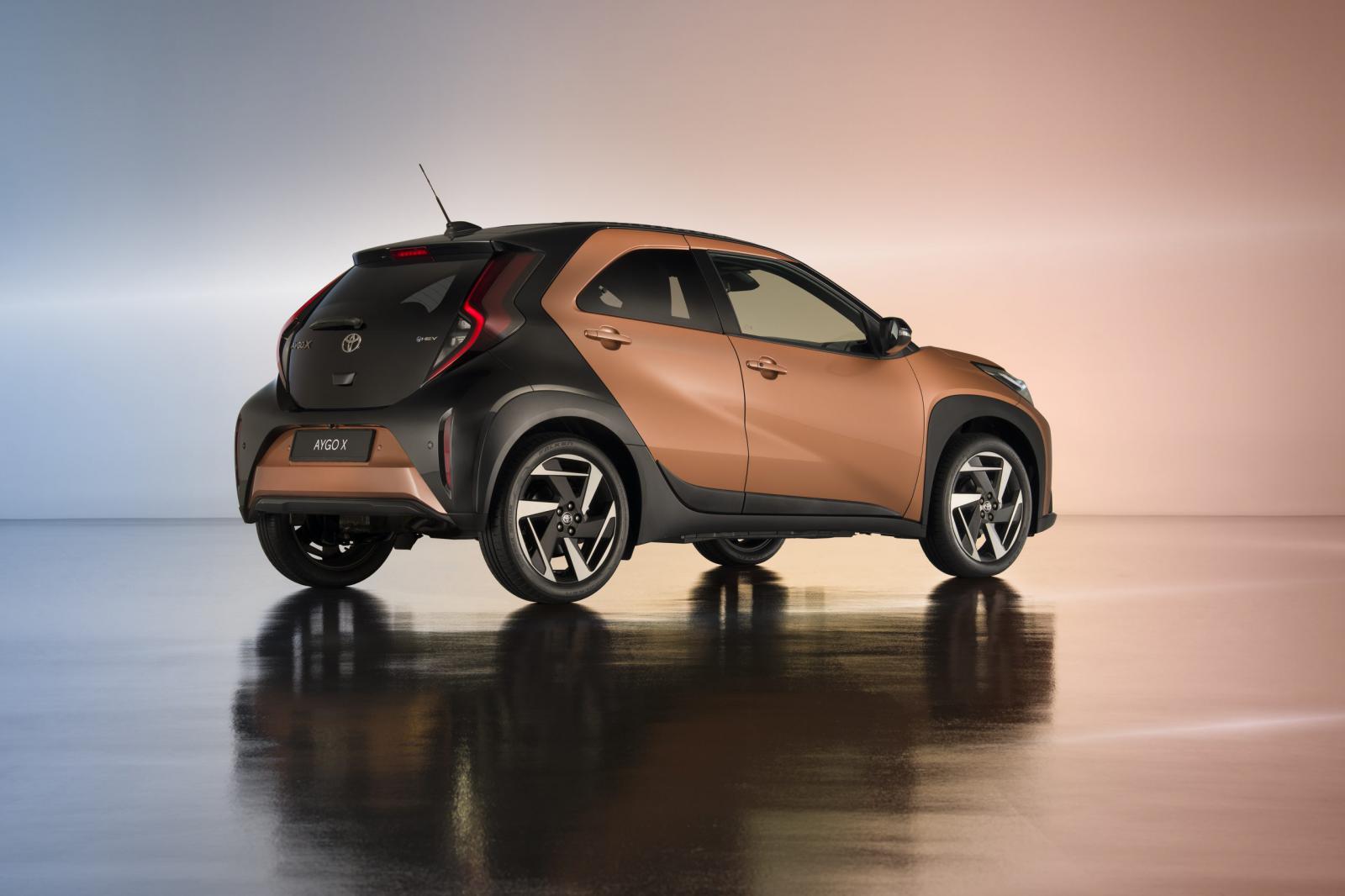 Το Toyota Aygo X ανανεώθηκε και έγινε υβριδικό!